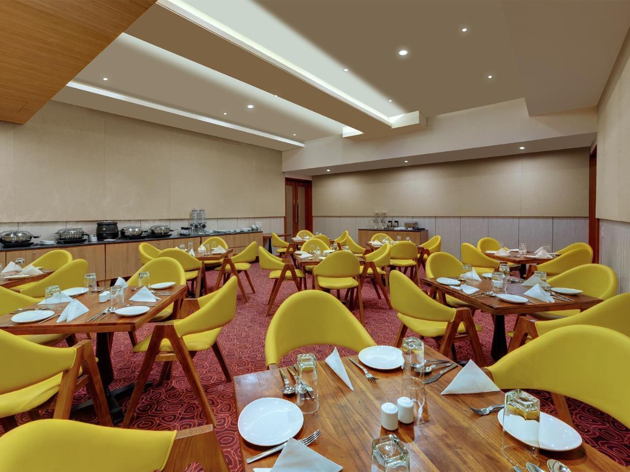 Viola Beacon Resort, Лонавала Экстерьер фото